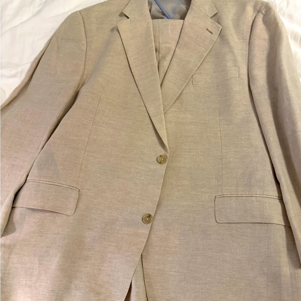 Men’s linen 2 piece suit size 46R jacket 38 slacks in light cream color